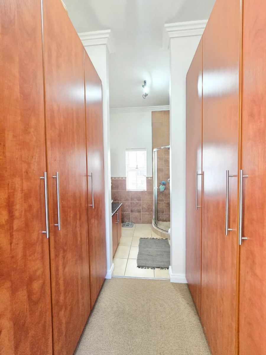 5 Bedroom Property for Sale in Kingswood Golf Estate Western Cape